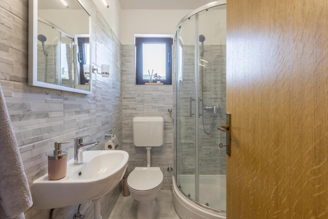 Apartment Lamaro Kaštela Eksteriør bilde