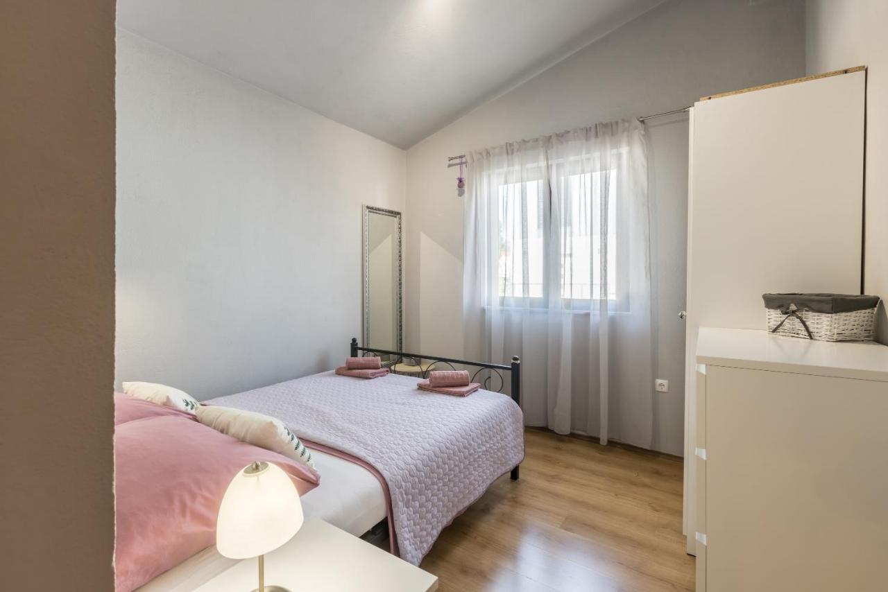 Apartment Lamaro Kaštela Eksteriør bilde