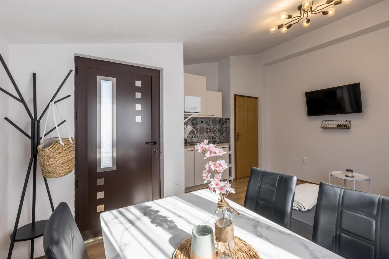Apartment Lamaro Kaštela Eksteriør bilde