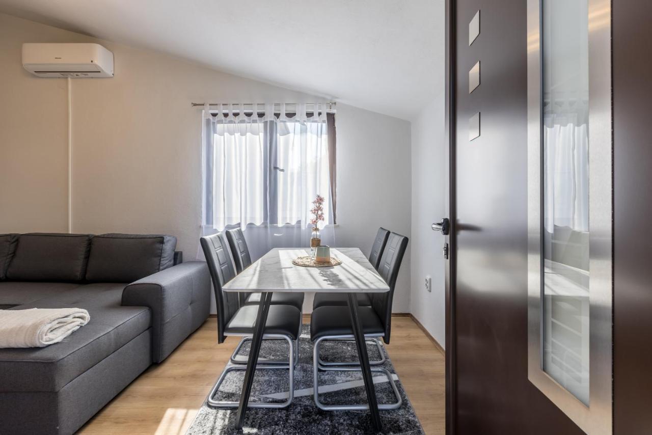 Apartment Lamaro Kaštela Eksteriør bilde