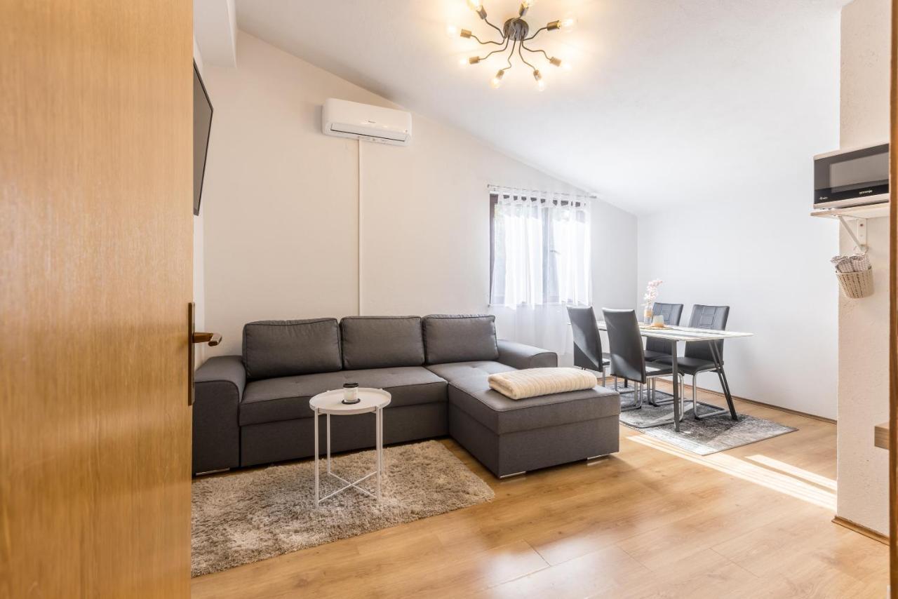 Apartment Lamaro Kaštela Eksteriør bilde